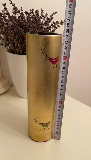 Jarrón y plato de decoración dorados