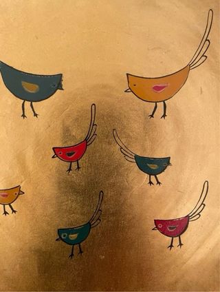 Jarrón y plato de decoración dorados