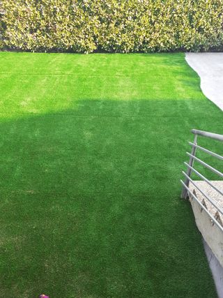 Instalación de césped artificial