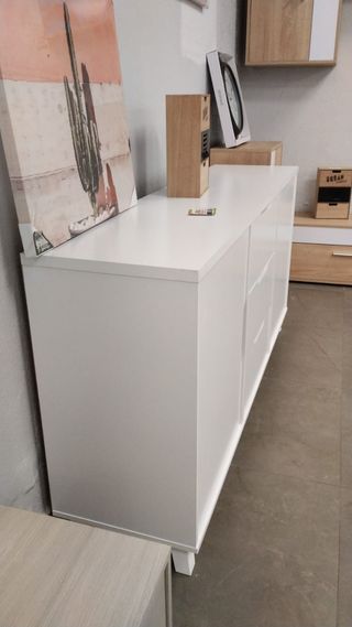 APARADOR DISPONIBLE /COLOR BLANCO EXELELENTE