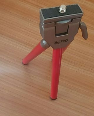 trípode DigiPRO para cámara de fotos