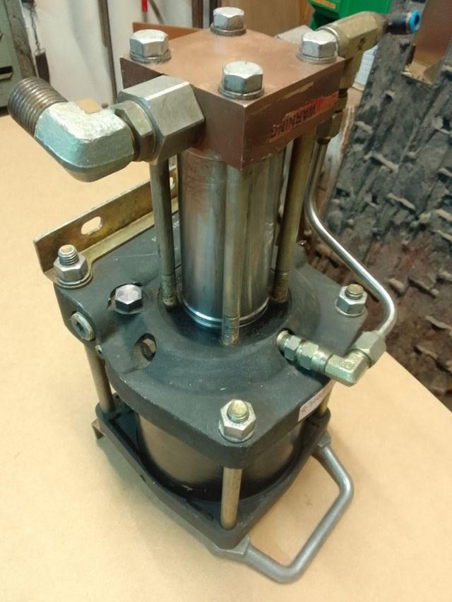 Multiplicador presion neumatico.