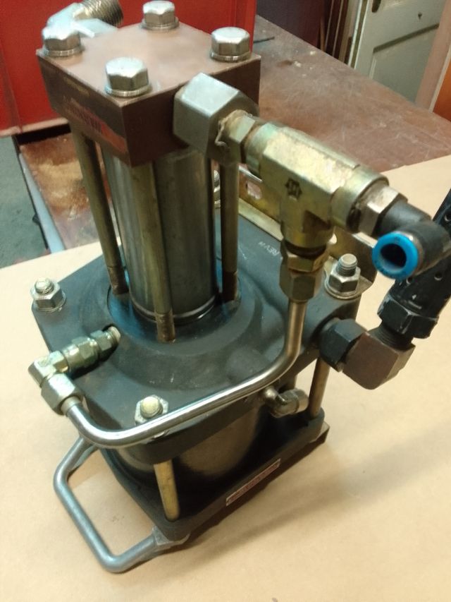 Multiplicador presion neumatico.