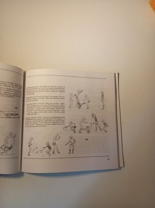 LIBRO EDUCACIÓN FÍSICA DE BASE