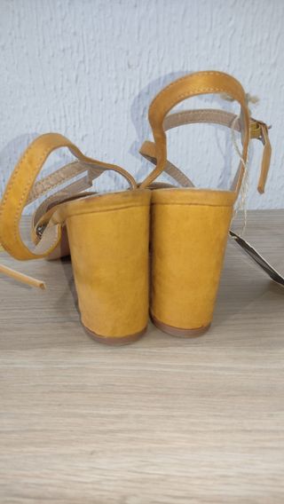 Sandalias tacón 41 mostaza