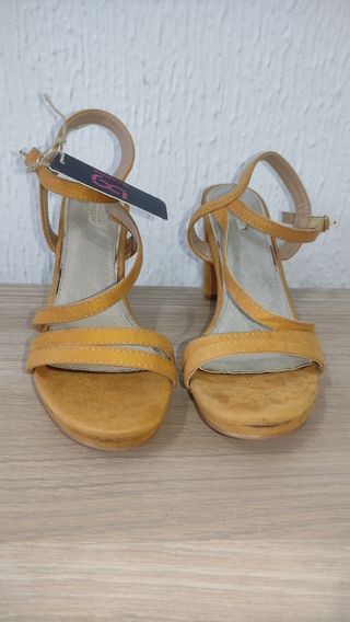 Sandalias tacón 41 mostaza