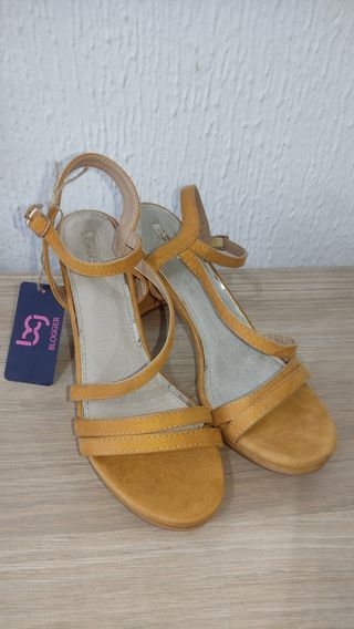 Sandalias tacón 41 mostaza