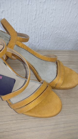 Sandalias tacón 41 mostaza