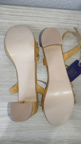 Sandalias tacón 41 mostaza