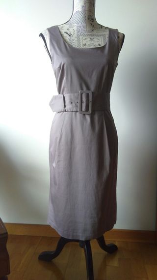 Vestido entallado con cinturón 