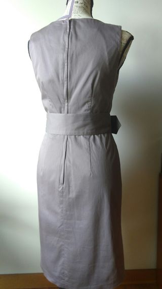 Vestido entallado con cinturón 