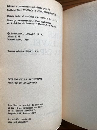 Entre el clavel y la espada