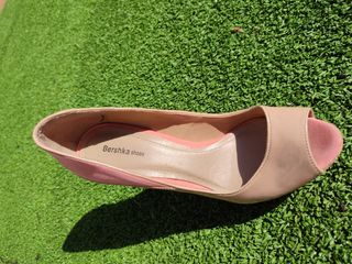 Zapatos de tacón color carne