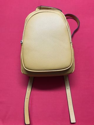 Mochila de piel marron clarita