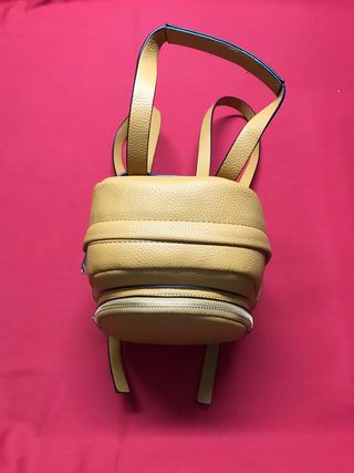 Mochila de piel marron clarita