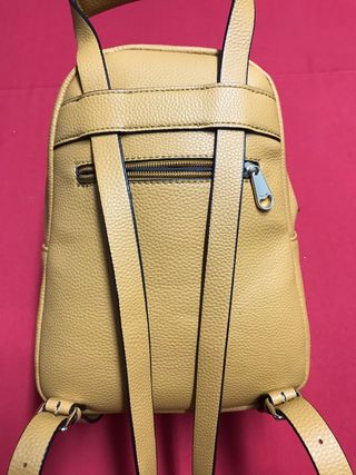 Mochila de piel marron clarita