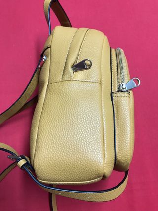 Mochila de piel marron clarita