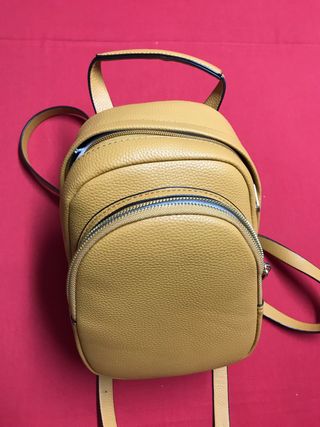 Mochila de piel marron clarita