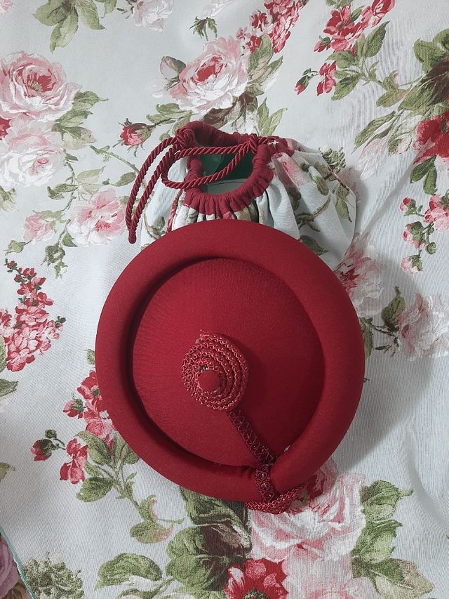 Falda con fajín y bolso