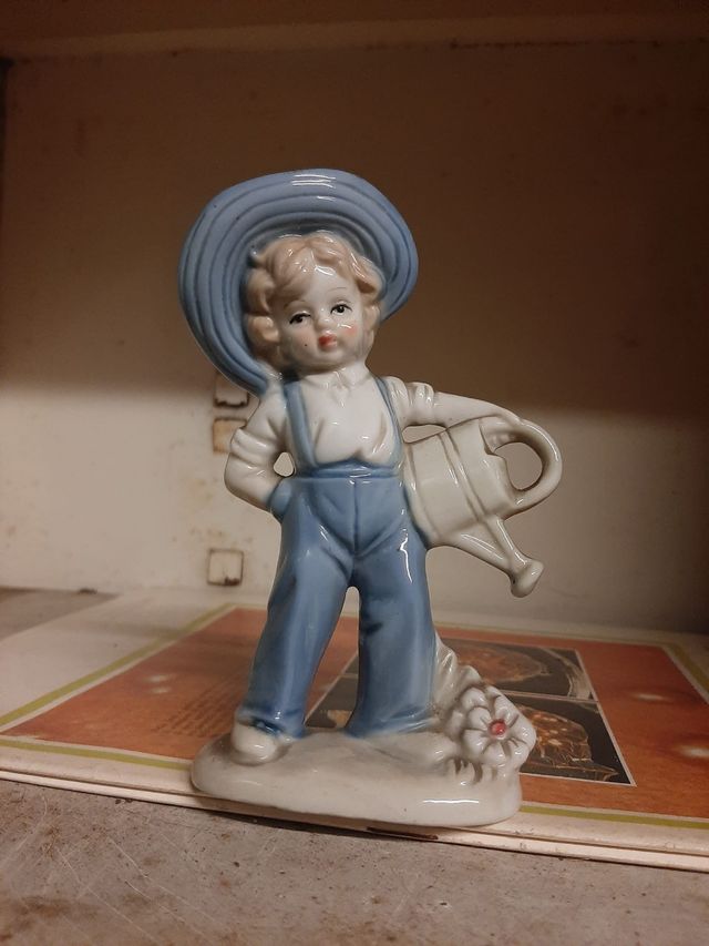 Statuina in ceramica vintage