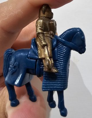 Soldatini kinder Sorpresa, 2 Cavalieri a cavallo.