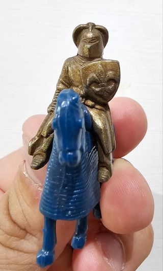 Soldatini kinder Sorpresa, 2 Cavalieri a cavallo.