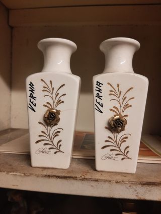 Coppia di vasetti in ceramica