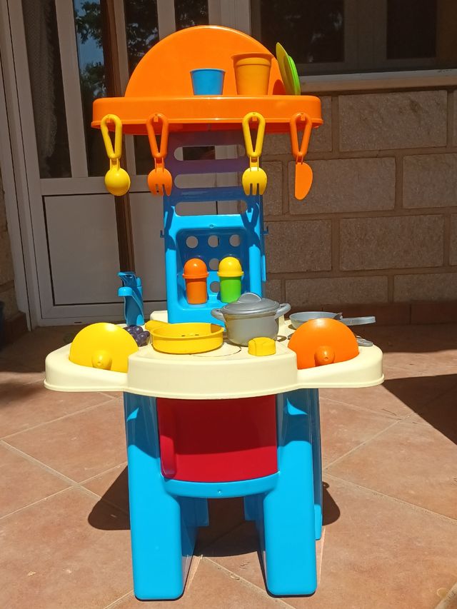Cocina de juguete. Juego para niños