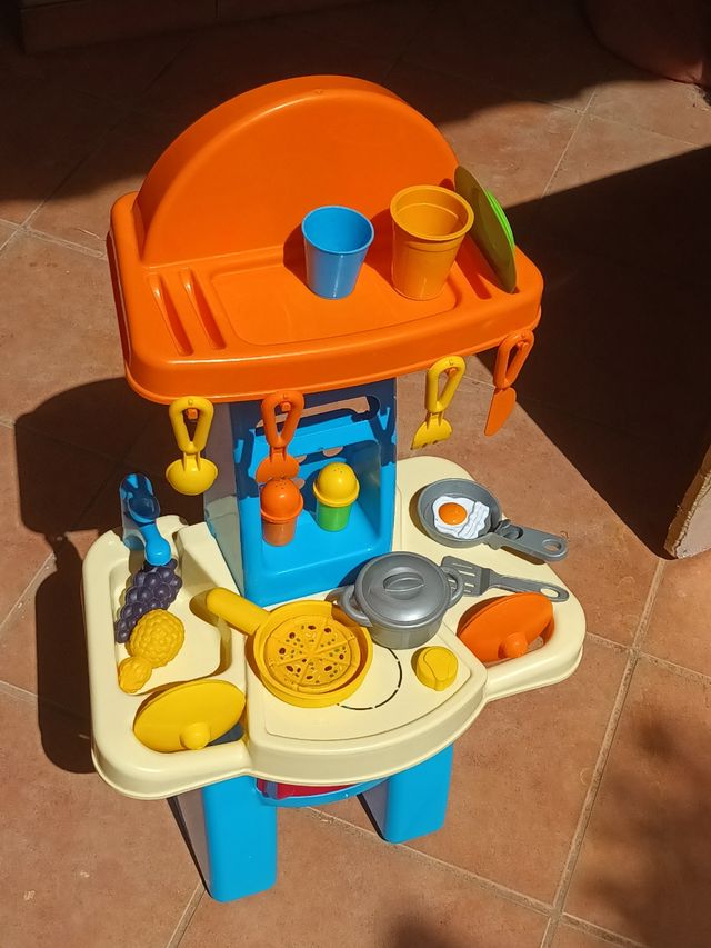Cocina de juguete. Juego para niños