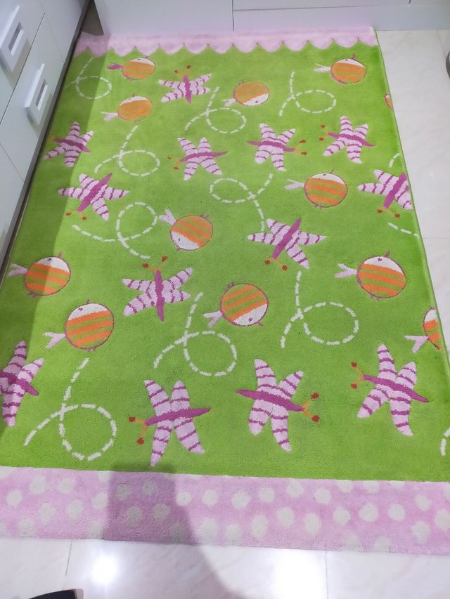 Alfombra grande habitación niña