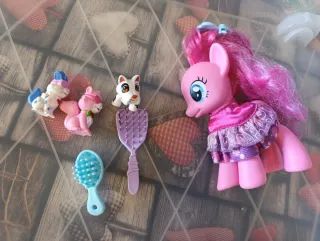 CAJA CUADRADA 6€. CASA Little pet shop 7€. REGALO