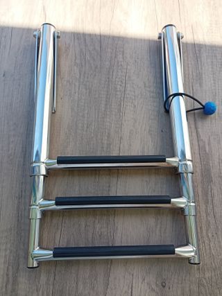 escalera de baño telescópica  en plataforma