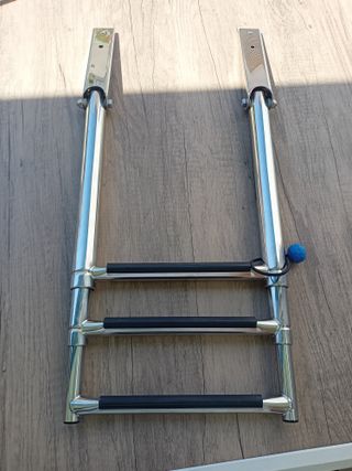 escalera de baño telescópica  en plataforma