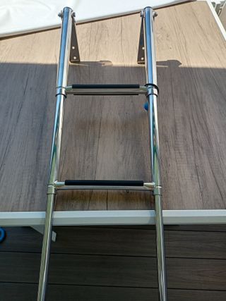 escalera de baño telescópica  en plataforma