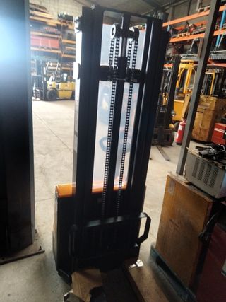 Apilador electrico levanta 3 m de altura