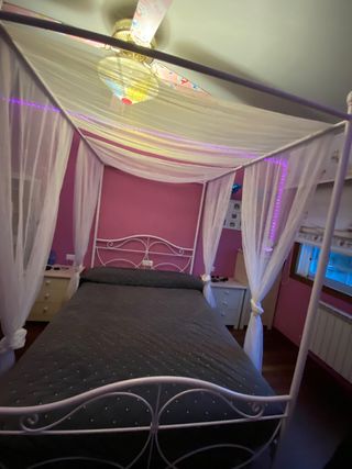 Cama de forja con dosel