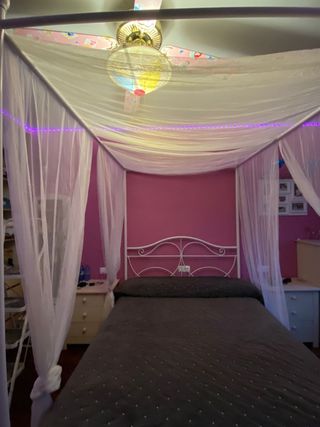 Cama de forja con dosel