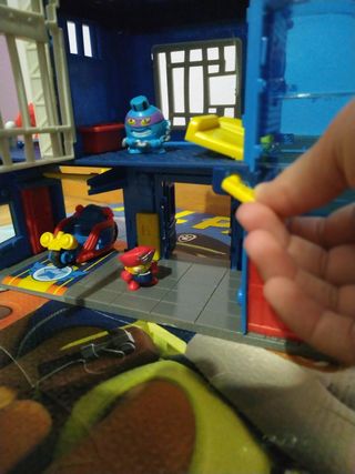 Comisaria de policía de los Superzings