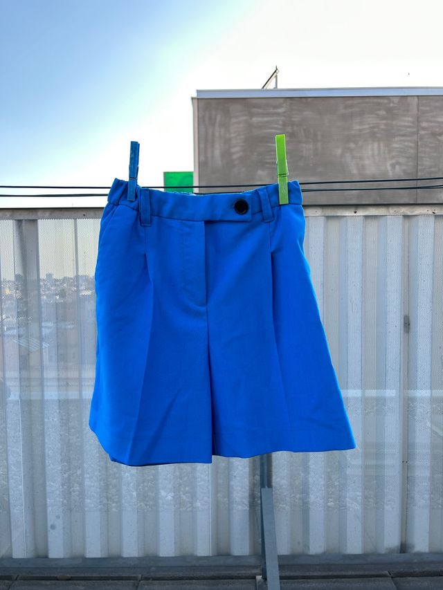 short corte clasico, de pinzas tiro alto