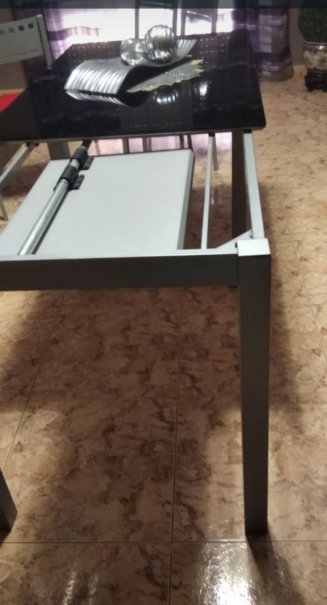 Mesa extensible cristal negro, venta en persona