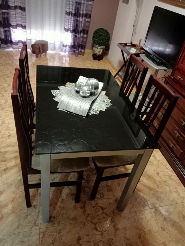 Mesa extensible cristal negro, venta en persona