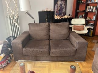 Sofa dos plazas marrón de 170cm chaiselongue