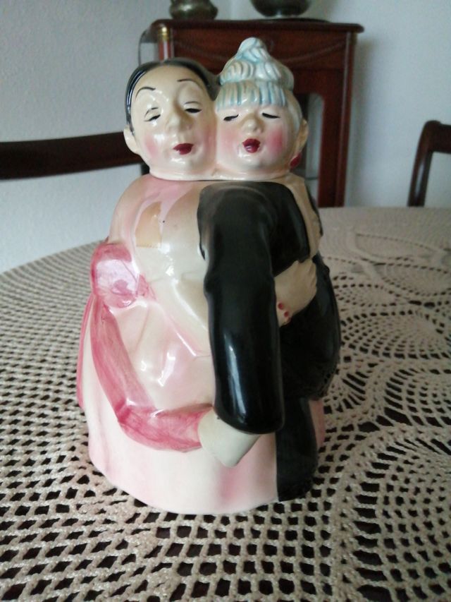 TETERA  del diseñador Roy Simpson