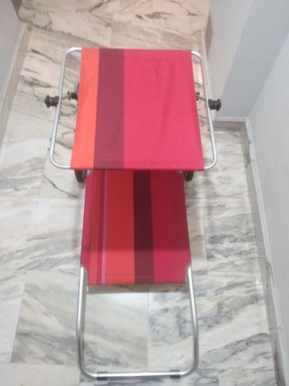 Tumbona de playa o piscina con ruedas