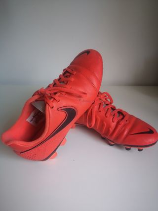 Zapatillas Nike fútbol naranjas
