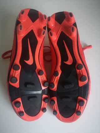 Zapatillas Nike fútbol naranjas