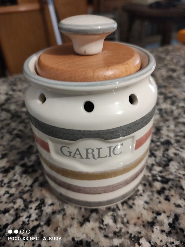 Lote de 2 tarros de cocina por 6 euros.