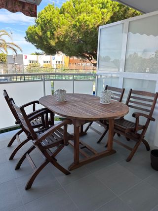 Conjunto mesa y sillas de Teca