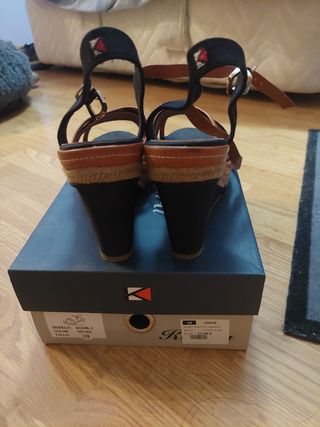 Sandalias cuña yute negro marrón