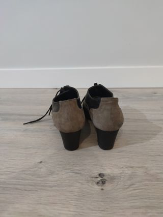 Botines con cordones